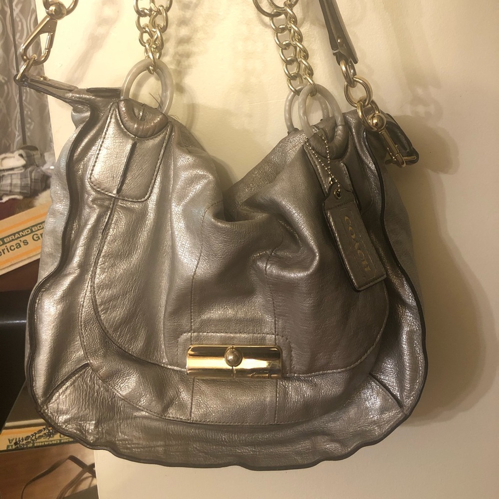 Medium sized Coach tote